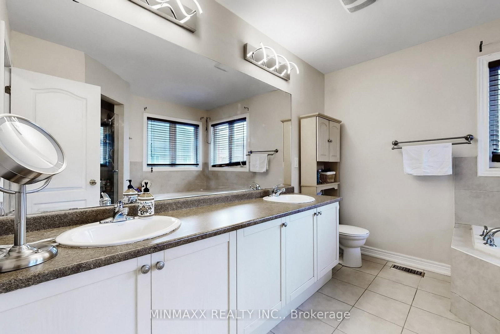 Detached House for sale at 764 Ferguson Drive, Milton, Ontario, L9T 7C7 - Beaty - MLS: W13010584