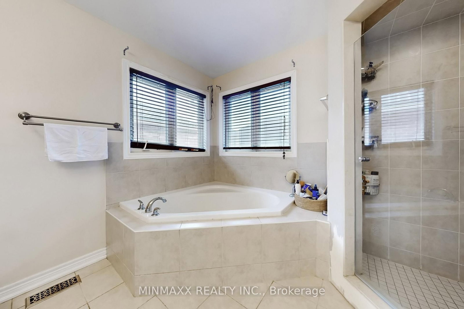 Detached House for sale at 764 Ferguson Drive, Milton, Ontario, L9T 7C7 - Beaty - MLS: W13010584