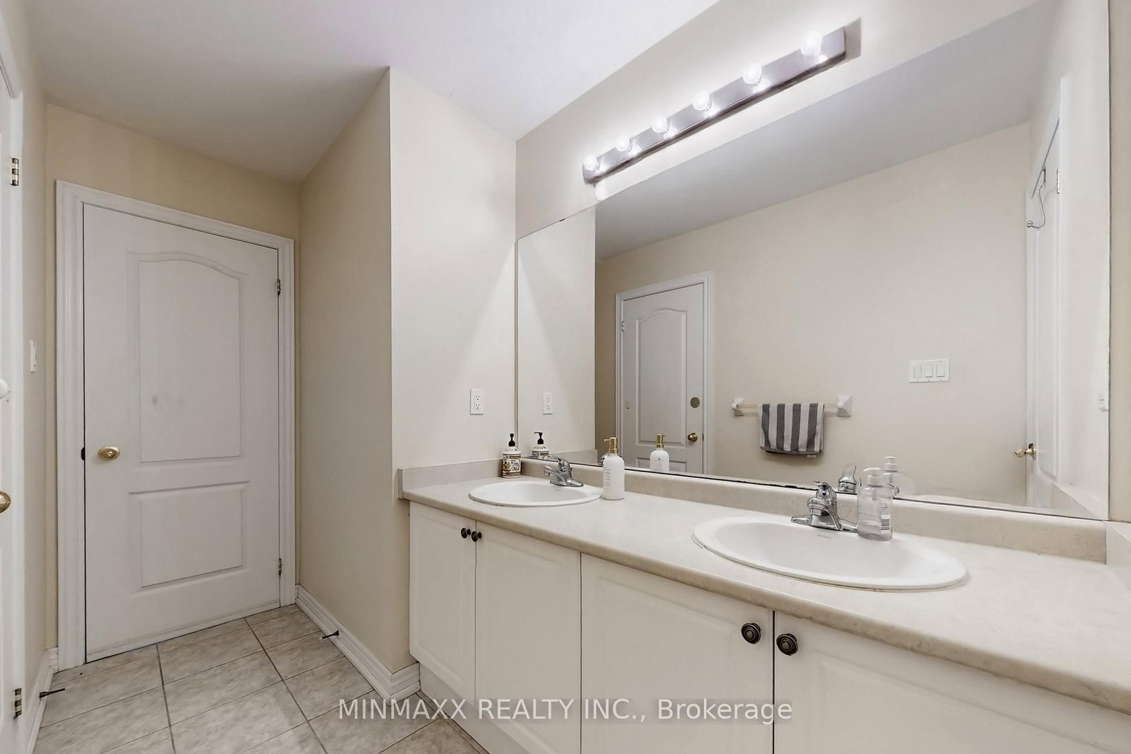 Detached House for sale at 764 Ferguson Drive, Milton, Ontario, L9T 7C7 - Beaty - MLS: W13010584