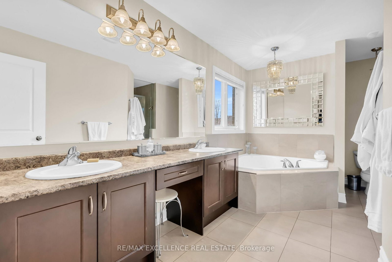 Detached House for sale at 48 Riverglen Street, Brampton, Ontario, L6P 3C1 - Bram East - MLS: W13010688