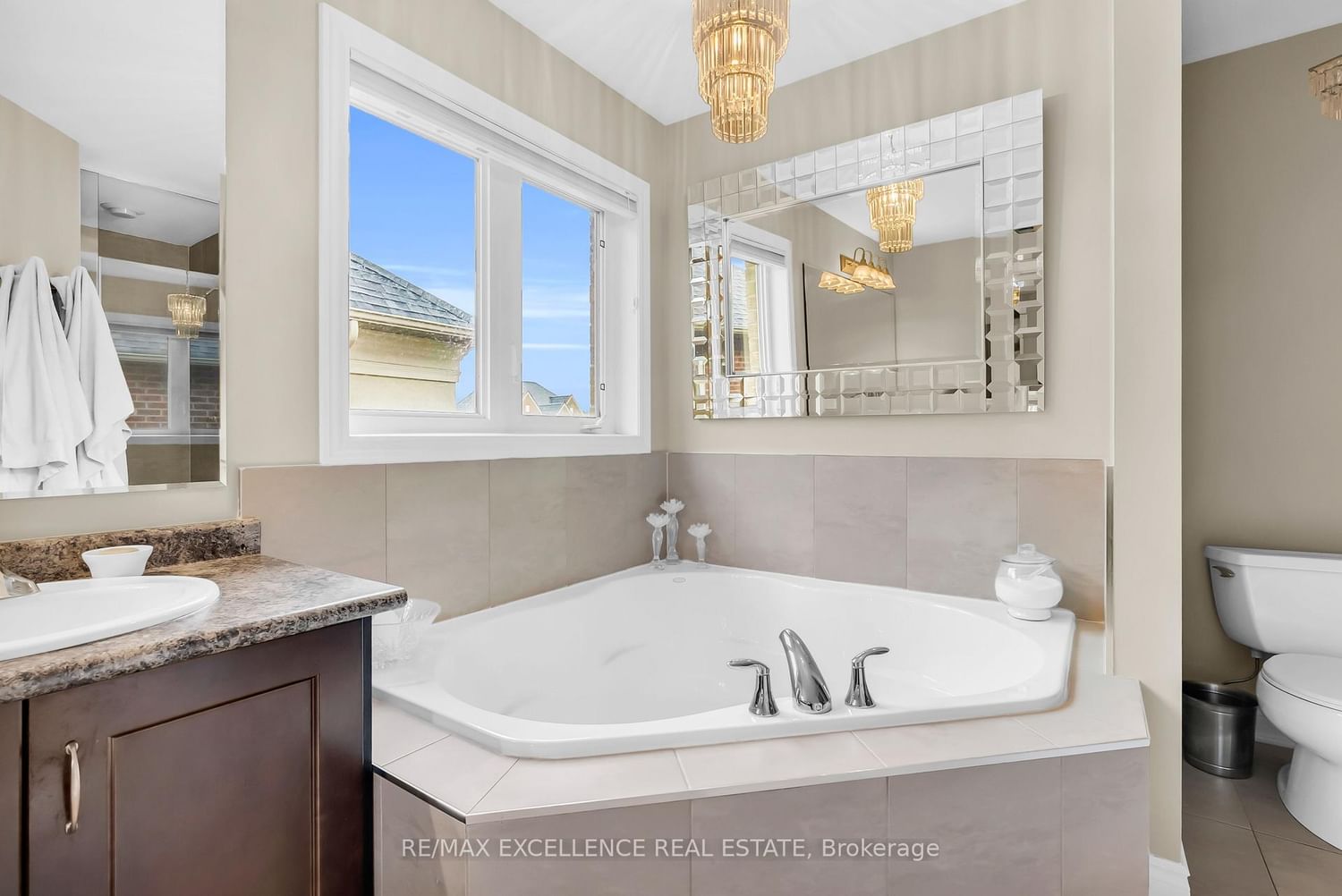 Detached House for sale at 48 Riverglen Street, Brampton, Ontario, L6P 3C1 - Bram East - MLS: W13010688