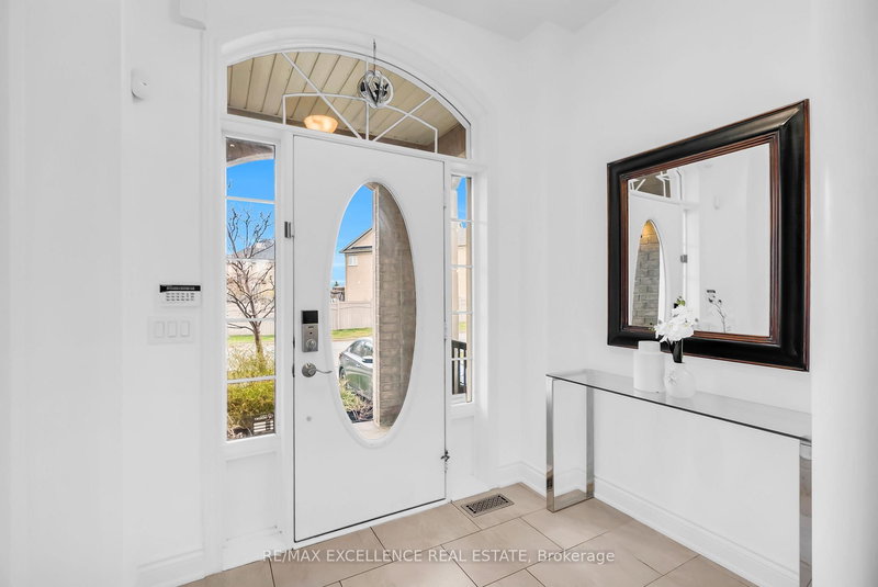 48 Riverglen St, Brampton, L6P 3C1 | Image 3