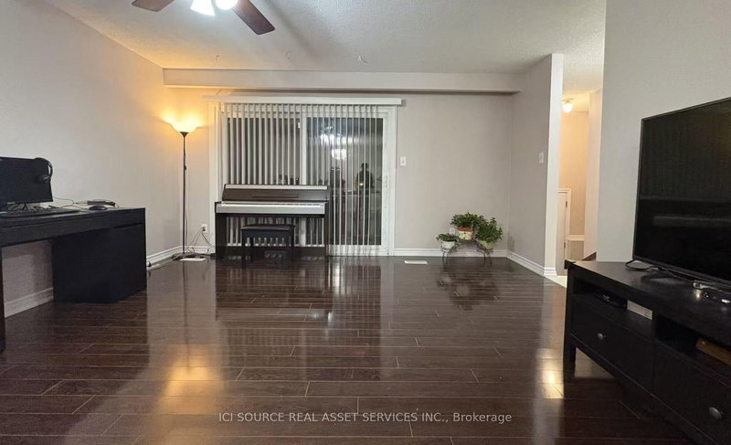 home for lease on Upper Unit-19 Talbot Street