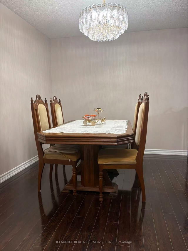 Upper Unit - 19 Talbot Street