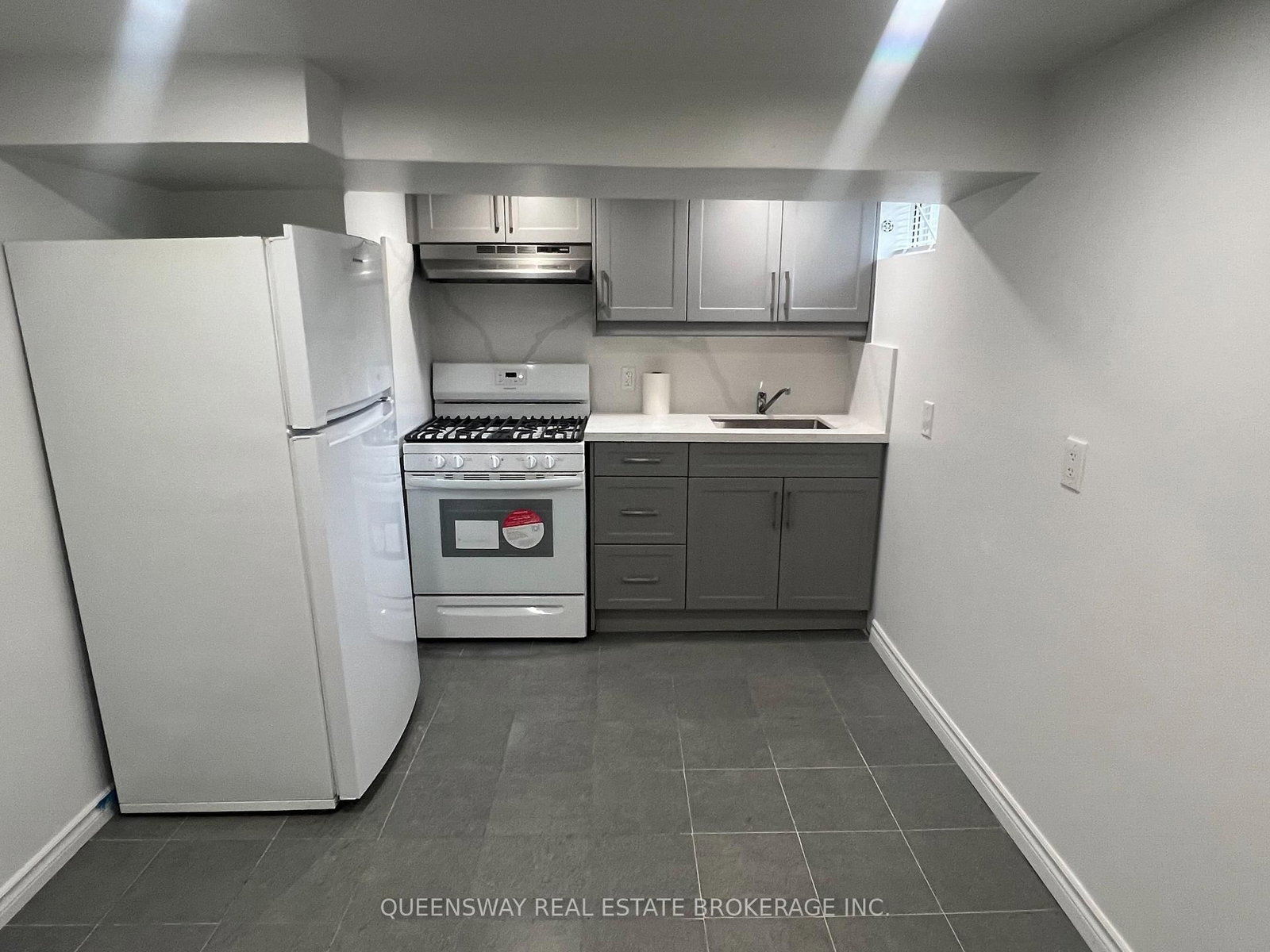 1389 Lansdowne Avenue - Photo 2