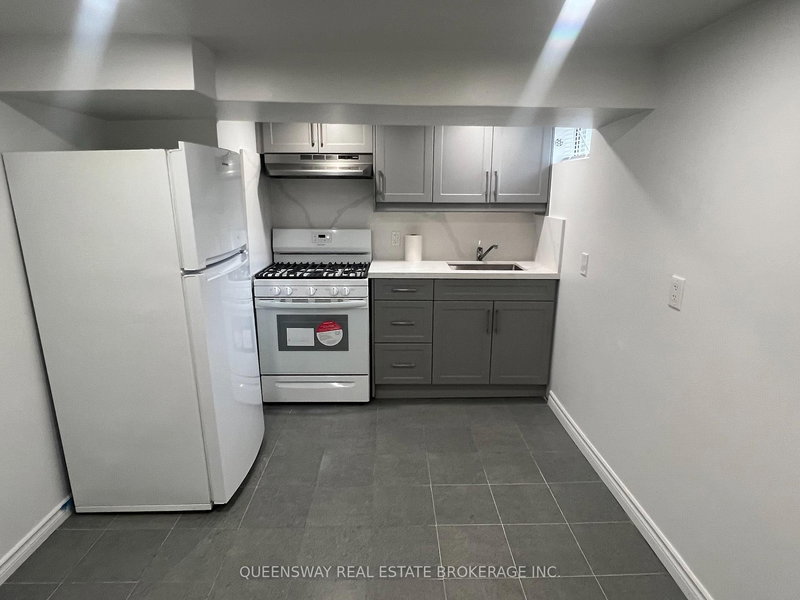 1389 Lansdowne Ave, Toronto, M6H 3Z9 | Image 2