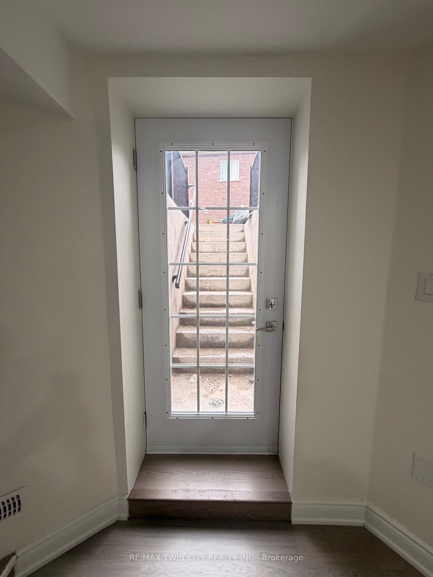 1- 420 Hincks Drive - Photo 2