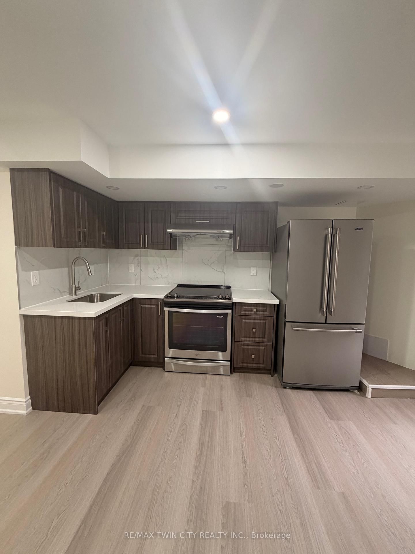 1- 420 Hincks Drive - Photo 4