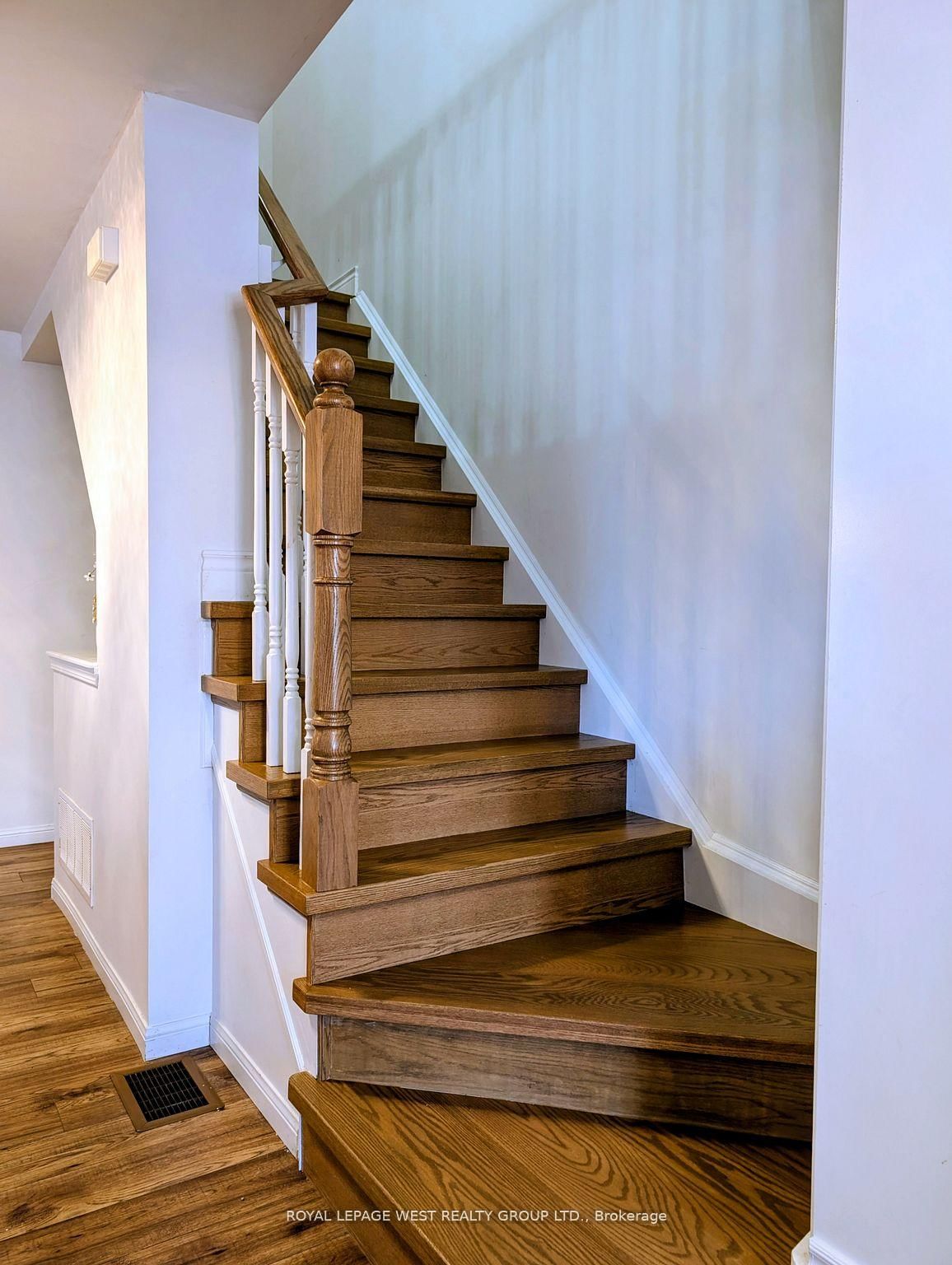 Townhouse for sale at 551 Pharo Pt, Milton, Ontario, L9T 8H6 - Willmott - MLS: W13011030