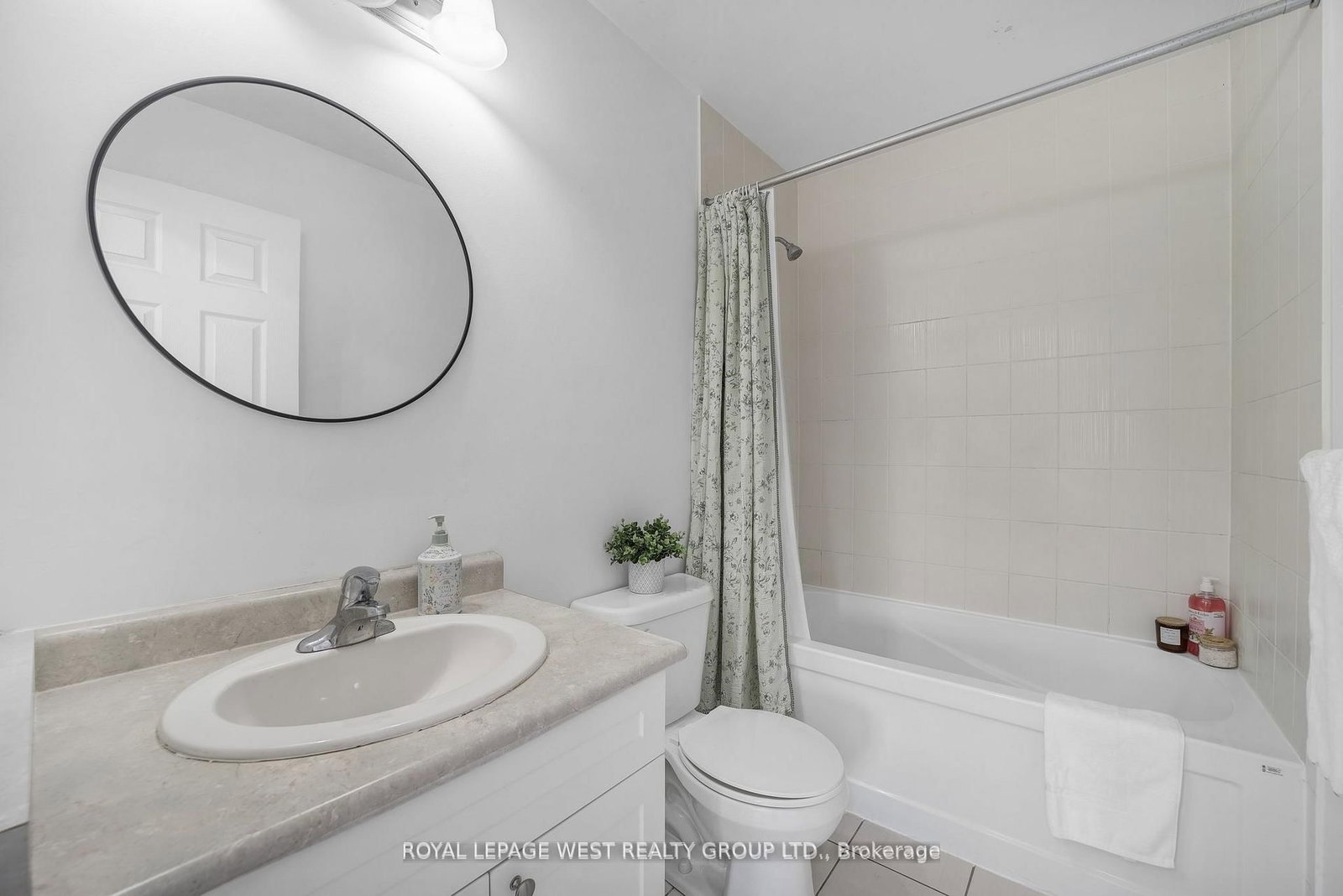 Townhouse for sale at 551 Pharo Pt, Milton, Ontario, L9T 8H6 - Willmott - MLS: W13011030