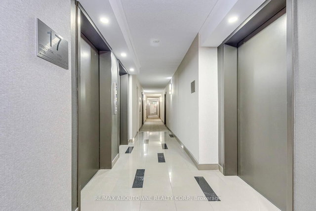 1705 - 1270 Maple Crossing Boulevard