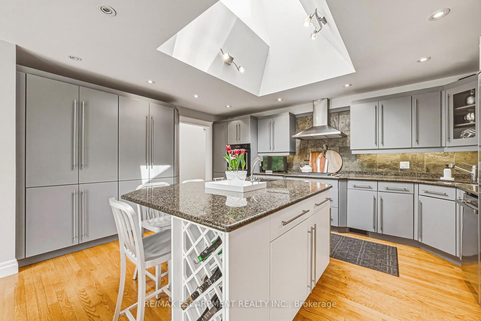 Detached House for sale at 7 Colonial Crescent, Oakville, Ontario, L6J 4K8 - Morrison - MLS: W13011222