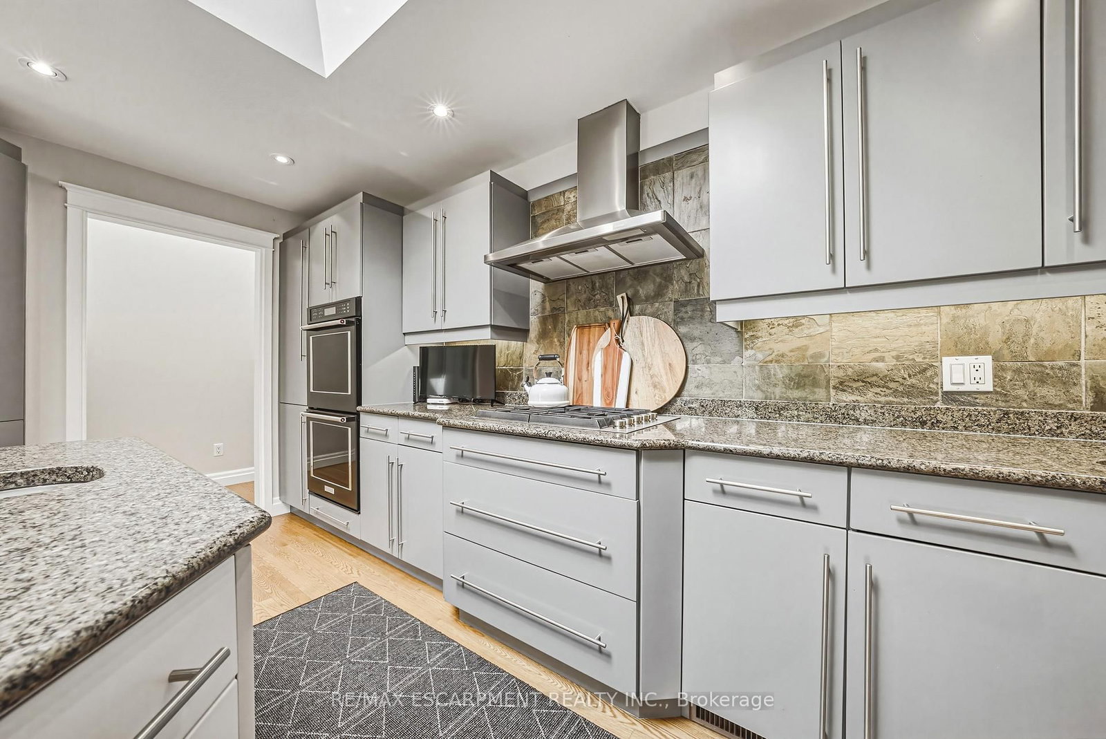 Detached House for sale at 7 Colonial Crescent, Oakville, Ontario, L6J 4K8 - Morrison - MLS: W13011222