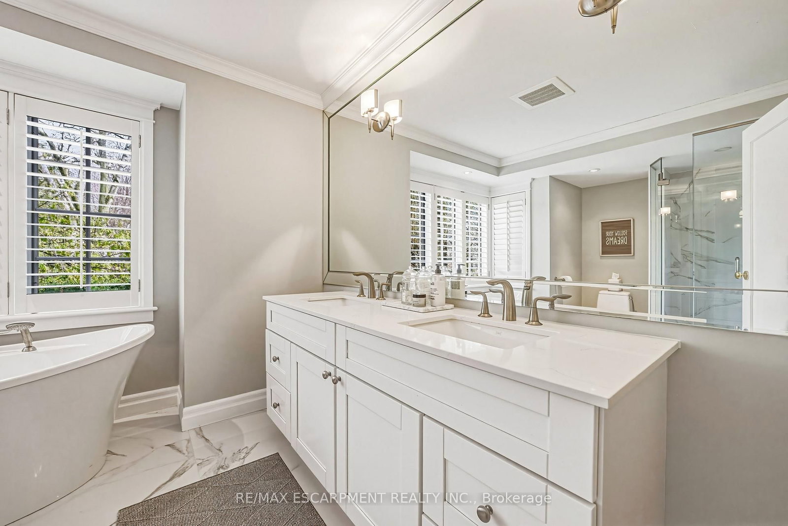 Detached House for sale at 7 Colonial Crescent, Oakville, Ontario, L6J 4K8 - Morrison - MLS: W13011222