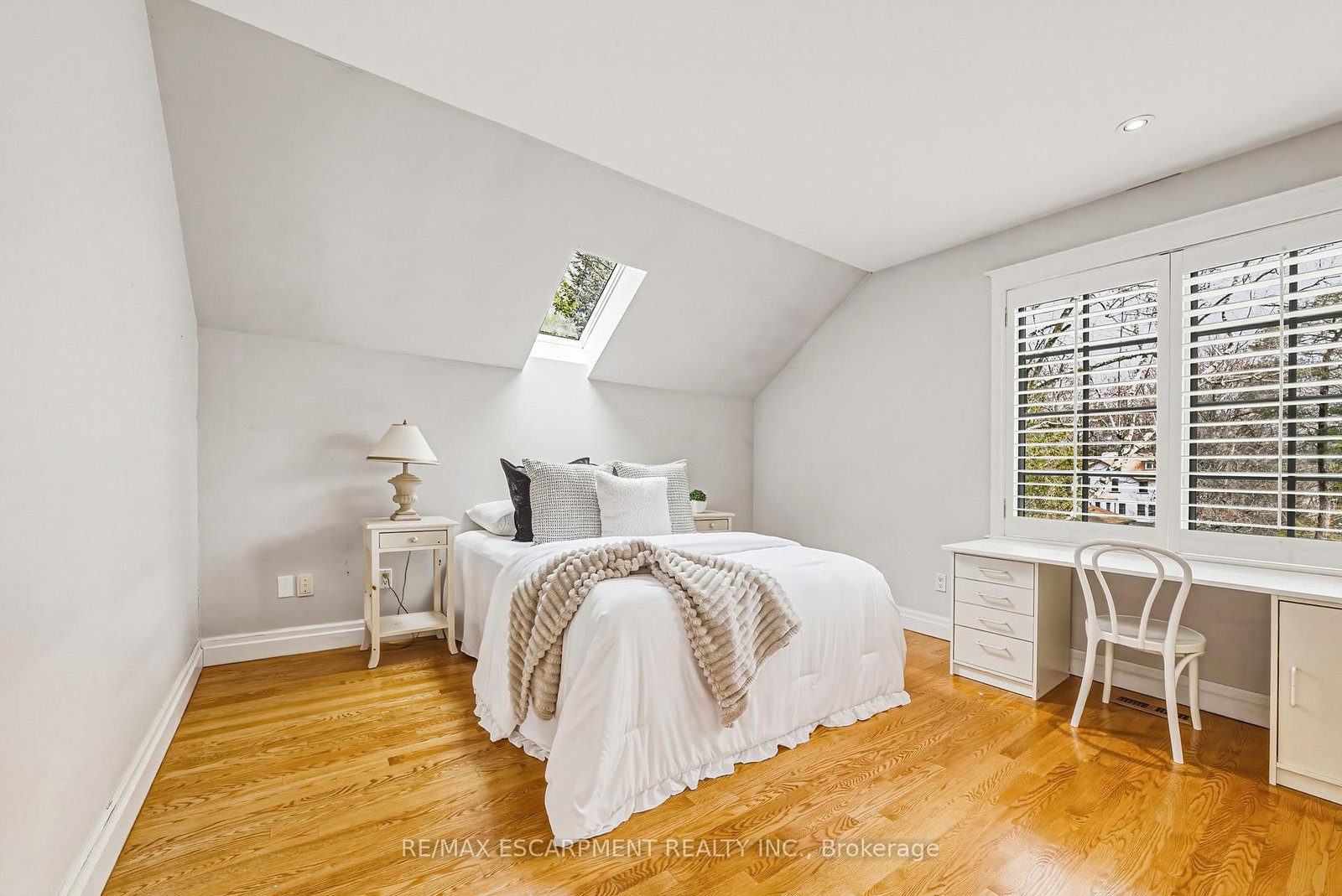 Detached House for sale at 7 Colonial Crescent, Oakville, Ontario, L6J 4K8 - Morrison - MLS: W13011222