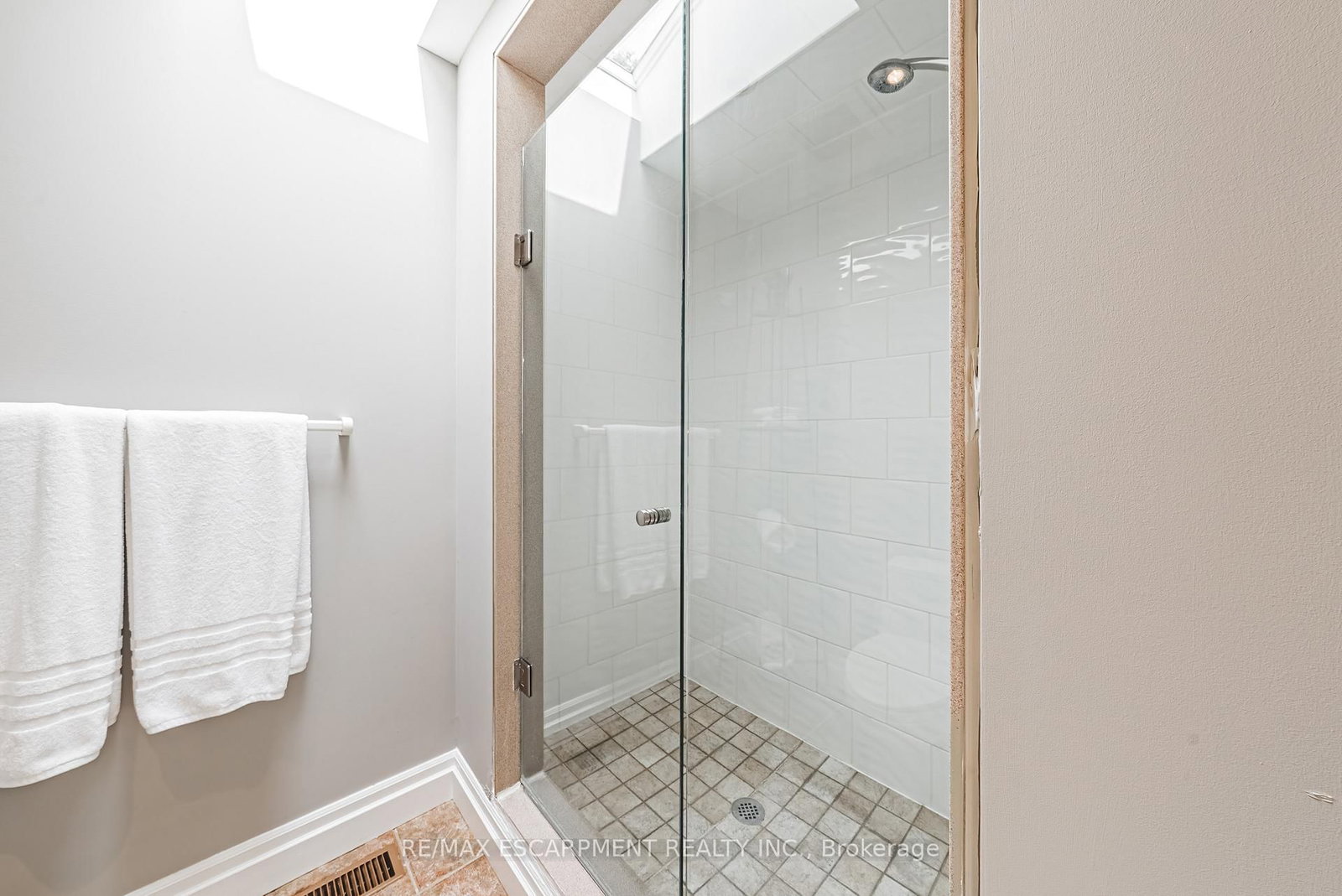 Detached House for sale at 7 Colonial Crescent, Oakville, Ontario, L6J 4K8 - Morrison - MLS: W13011222