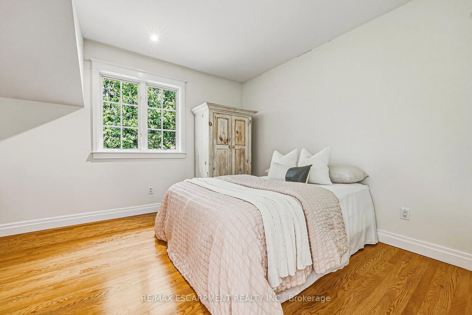 Detached House for sale at 7 Colonial Crescent, Oakville, Ontario, L6J 4K8 - Morrison - MLS: W13011222