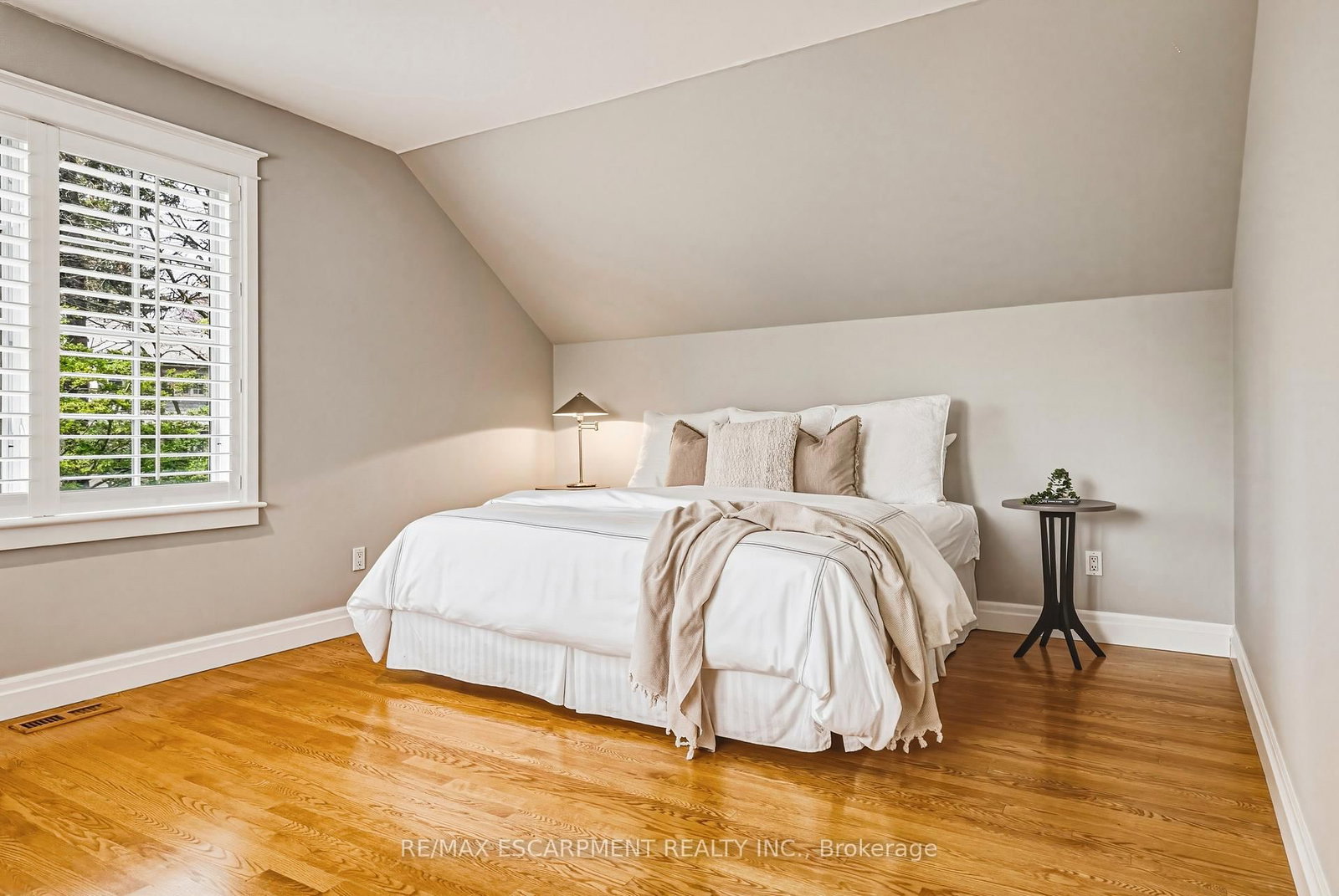 Detached House for sale at 7 Colonial Crescent, Oakville, Ontario, L6J 4K8 - Morrison - MLS: W13011222