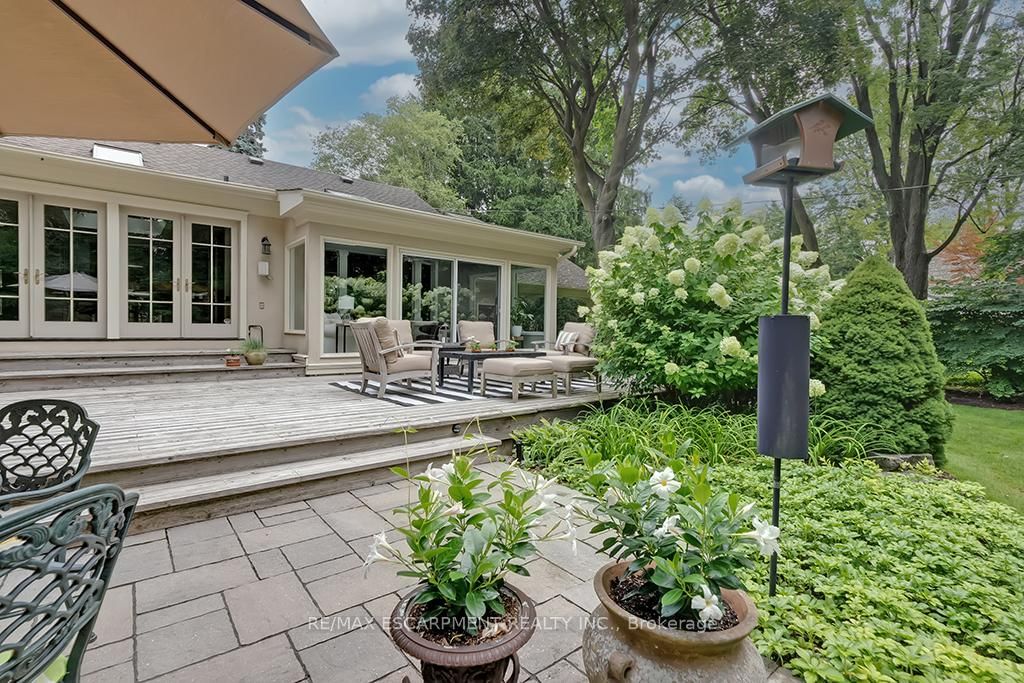 Detached House for sale at 7 Colonial Crescent, Oakville, Ontario, L6J 4K8 - Morrison - MLS: W13011222