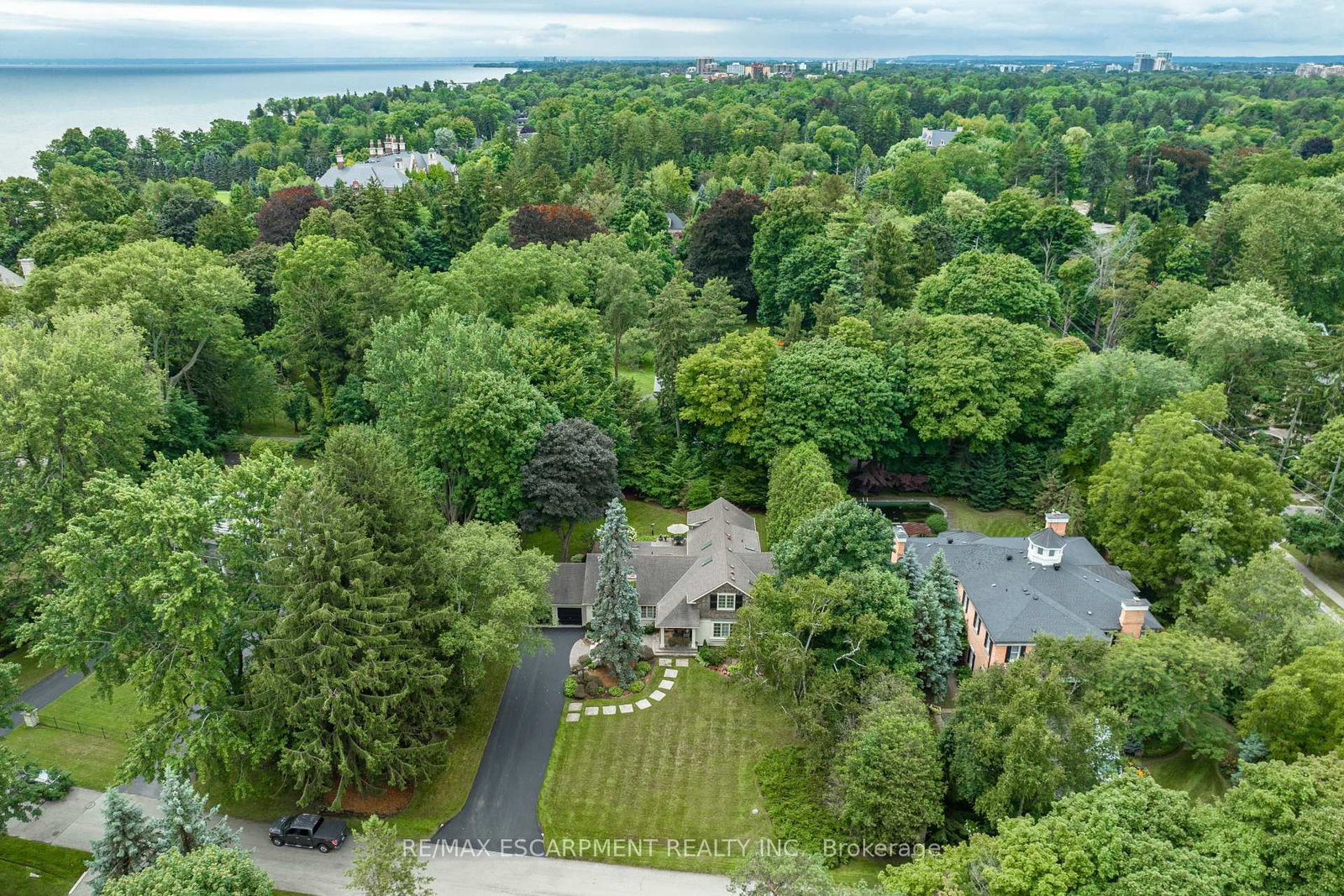 Detached House for sale at 7 Colonial Crescent, Oakville, Ontario, L6J 4K8 - Morrison - MLS: W13011222