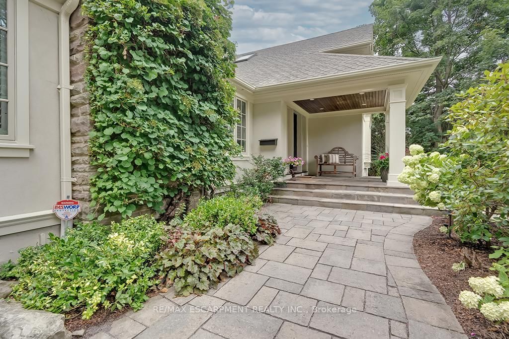 Detached House for sale at 7 Colonial Crescent, Oakville, Ontario, L6J 4K8 - Morrison - MLS: W13011222