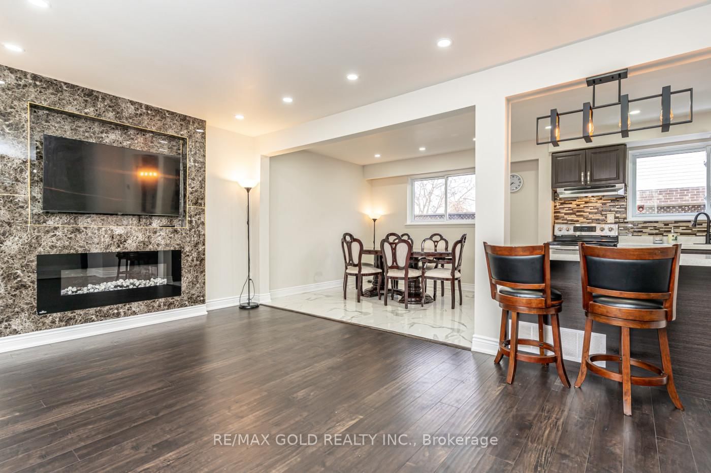 Detached House for sale at 1 Elrose Road, Brampton, Ontario, L6T 2C2 - Southgate - MLS: W13011270