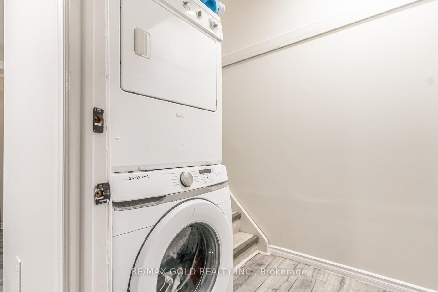 Detached House for sale at 1 Elrose Road, Brampton, Ontario, L6T 2C2 - Southgate - MLS: W13011270