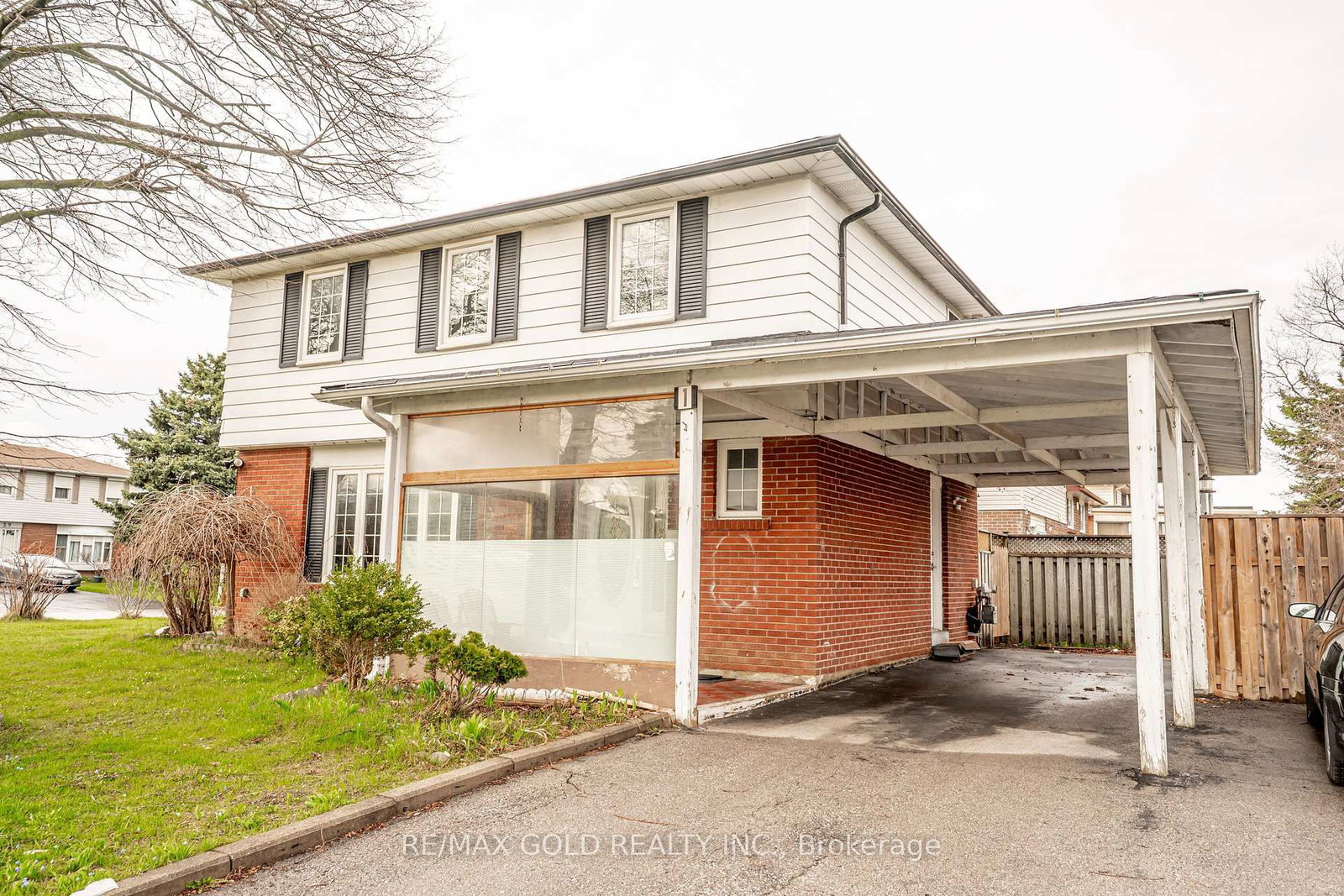 Detached House for sale at 1 Elrose Road, Brampton, Ontario, L6T 2C2 - Southgate - MLS: W13011270