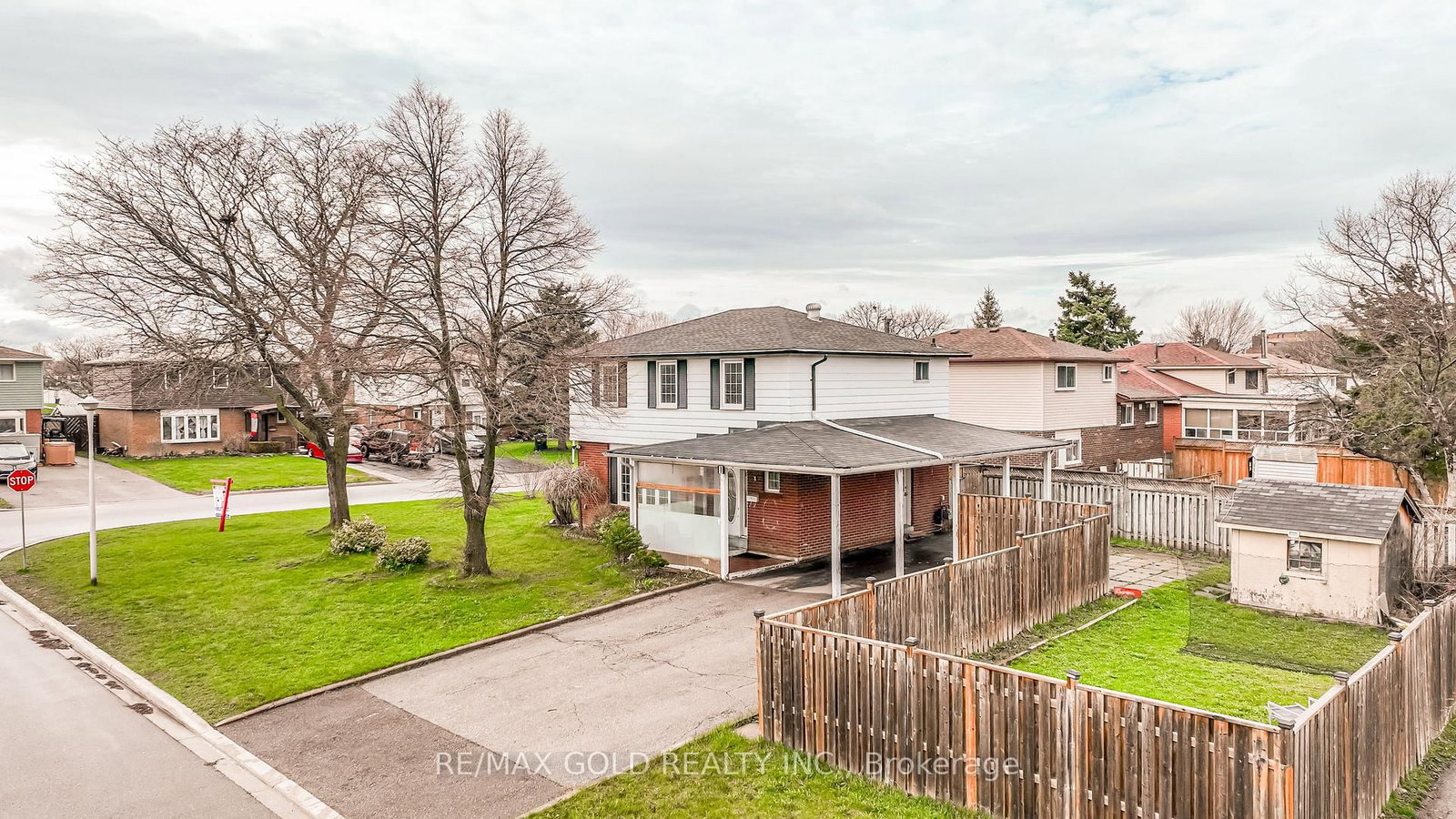 Detached House for sale at 1 Elrose Road, Brampton, Ontario, L6T 2C2 - Southgate - MLS: W13011270