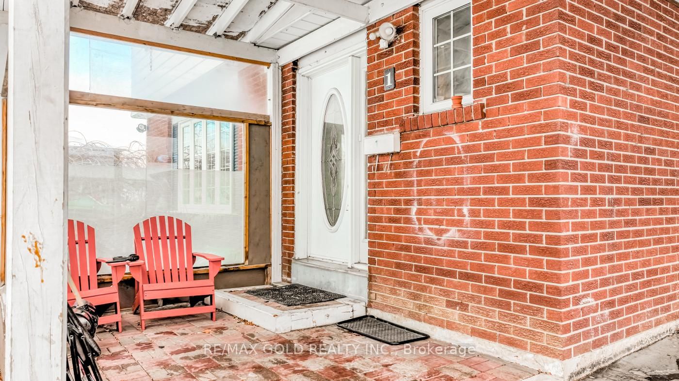 Detached House for sale at 1 Elrose Road, Brampton, Ontario, L6T 2C2 - Southgate - MLS: W13011270