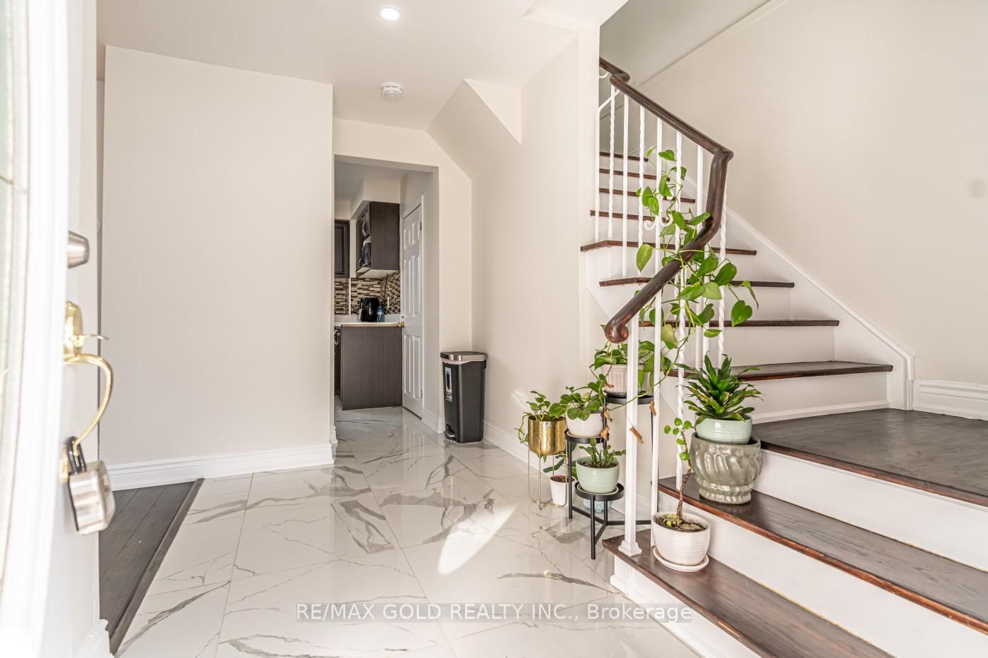 Detached House for sale at 1 Elrose Road, Brampton, Ontario, L6T 2C2 - Southgate - MLS: W13011270