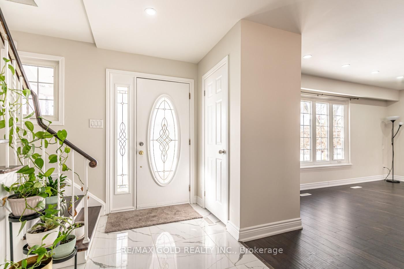 Detached House for sale at 1 Elrose Road, Brampton, Ontario, L6T 2C2 - Southgate - MLS: W13011270