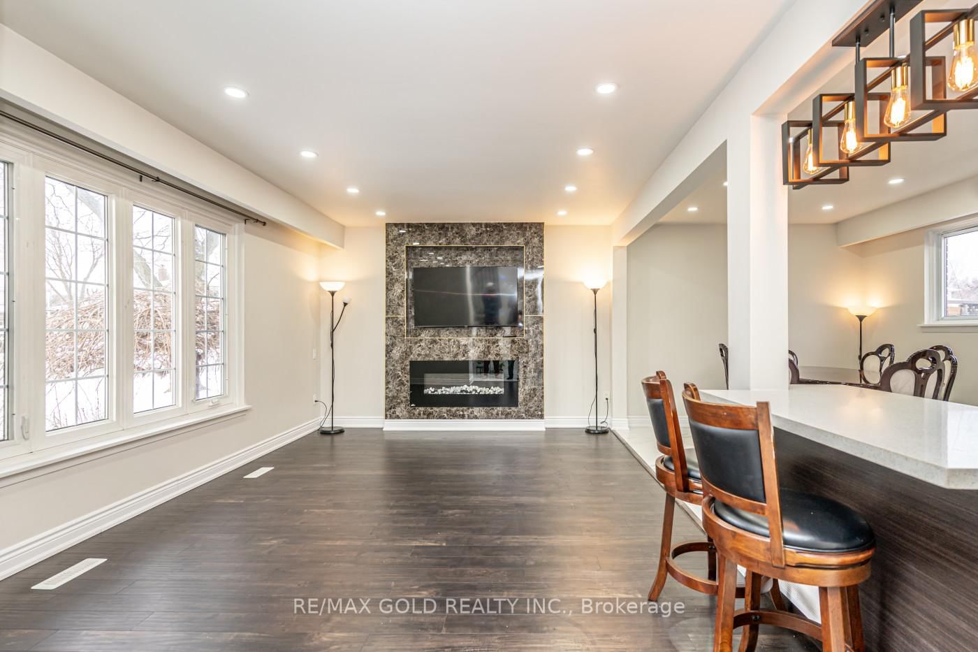 Detached House for sale at 1 Elrose Road, Brampton, Ontario, L6T 2C2 - Southgate - MLS: W13011270