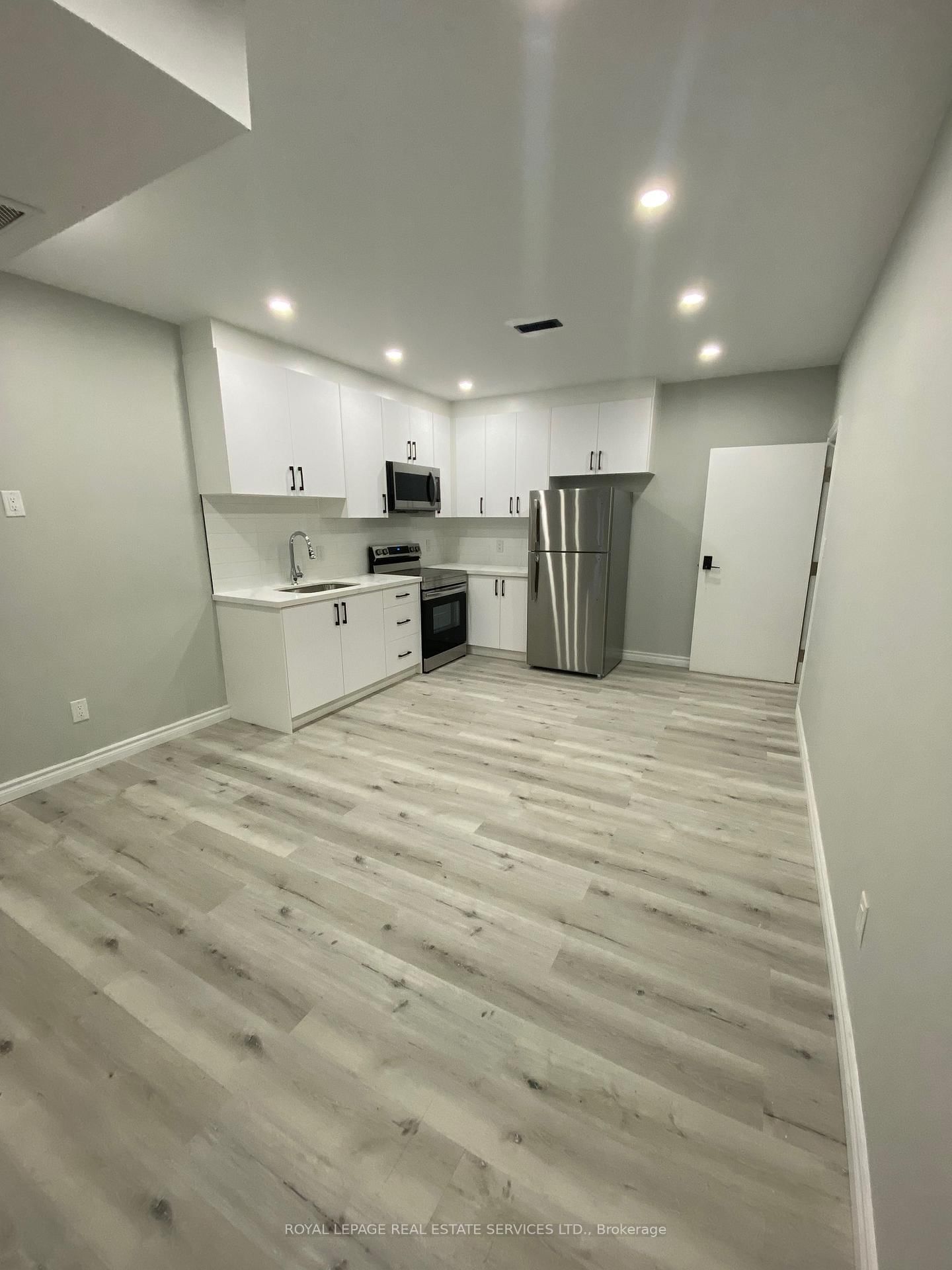 238 Queen Street S - Photo 14