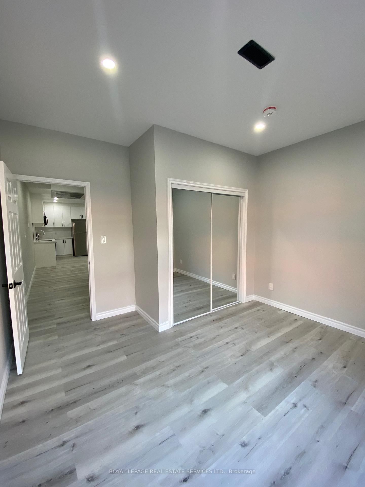 238 Queen Street S - Photo 18