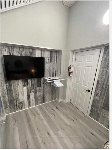 238 Queen Street S - Photo 22