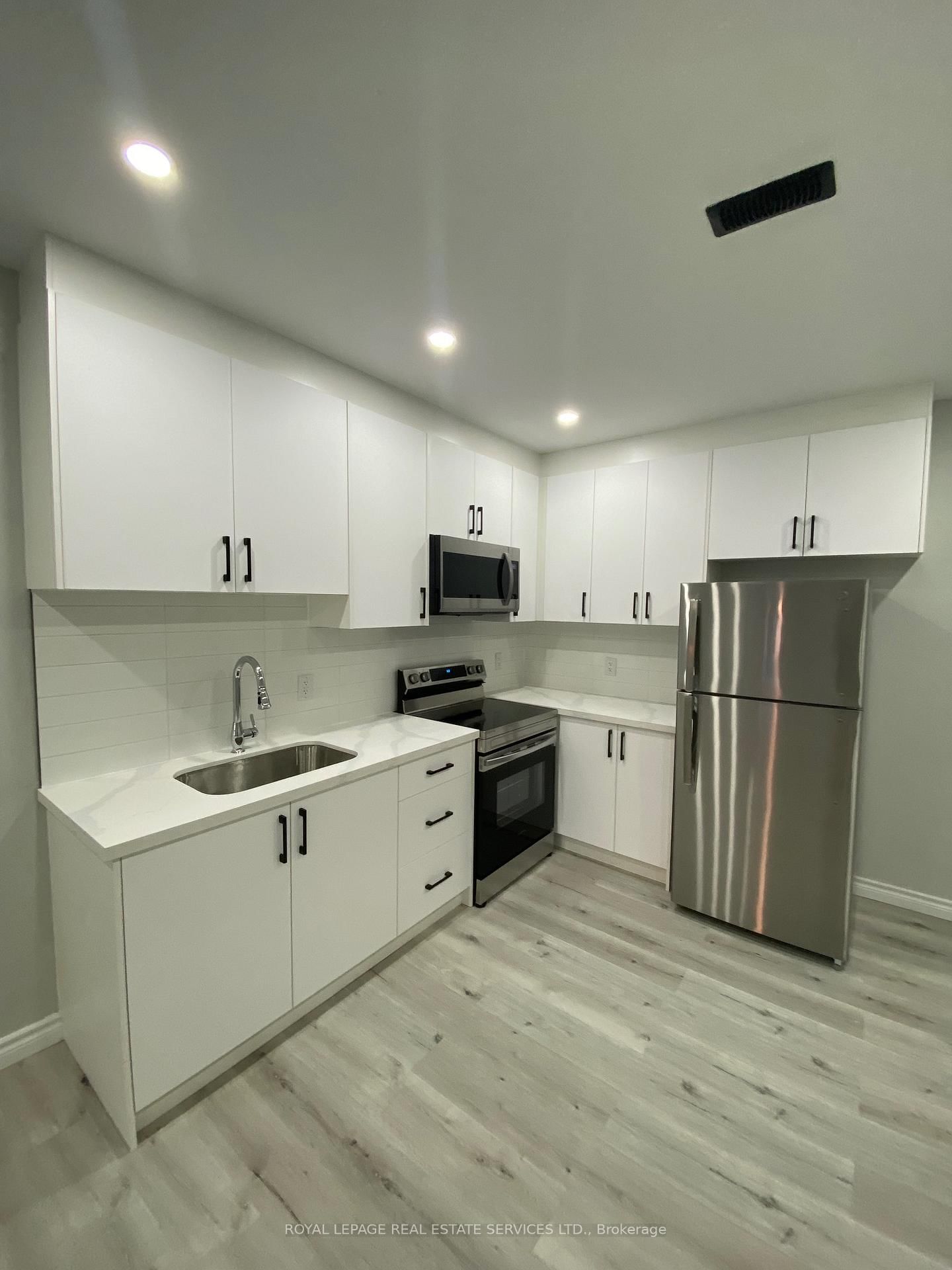 238 Queen Street S - Photo 31