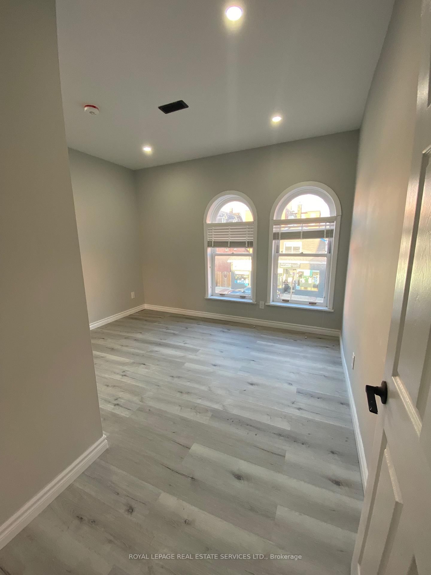 238 Queen Street S - Photo 8