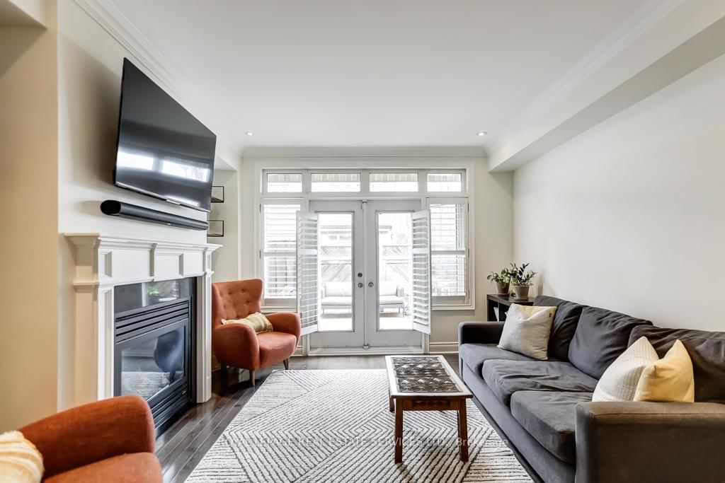 245 Van Dusen Boulevard, Unit #8 - Photo 11