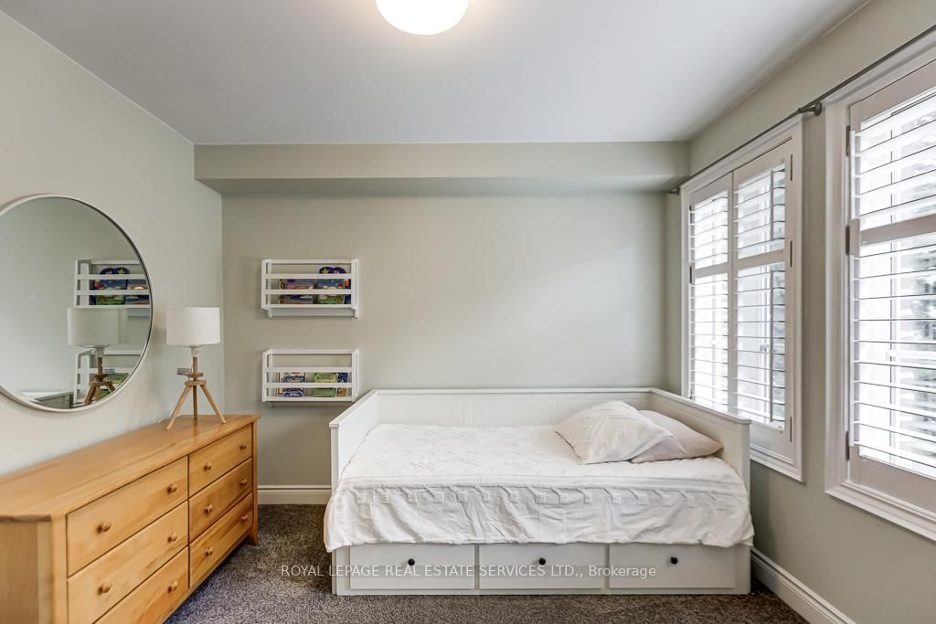 245 Van Dusen Boulevard, Unit #8 - Photo 22