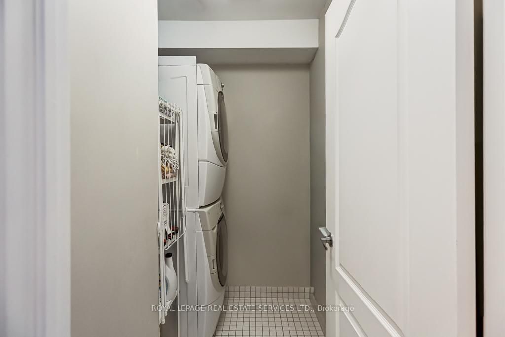 245 Van Dusen Boulevard, Unit #8 - Photo 24