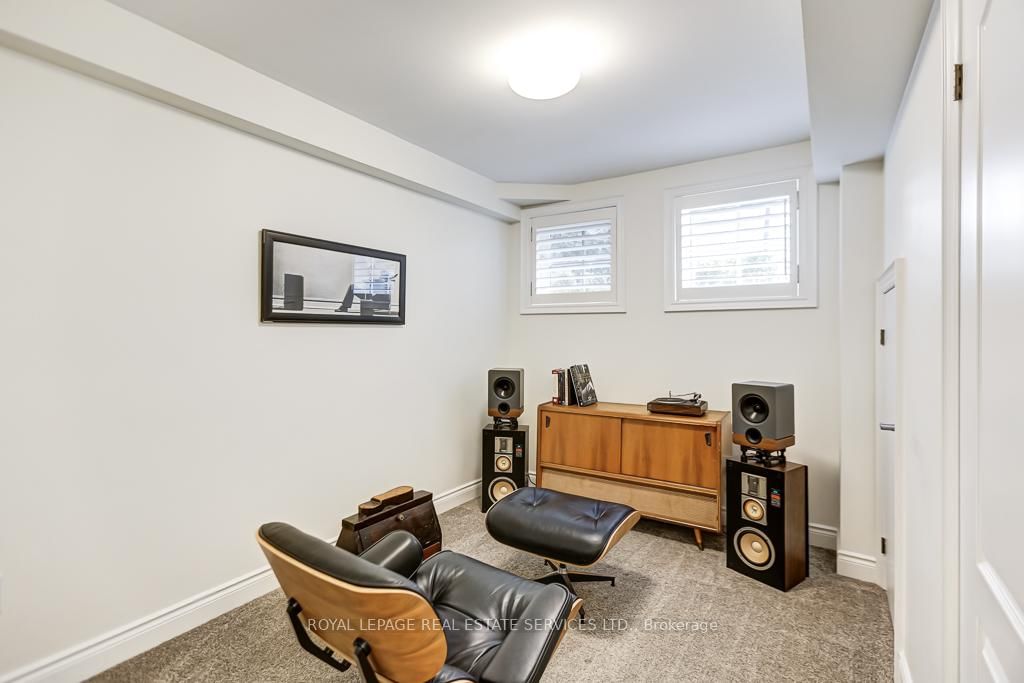 245 Van Dusen Boulevard, Unit #8 - Photo 30