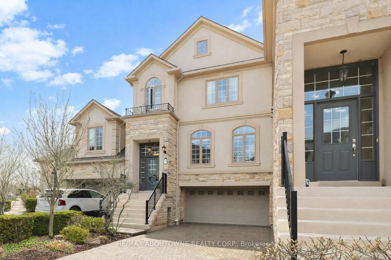 2400 Neyagawa Blvd #34, Oakville, Ontario