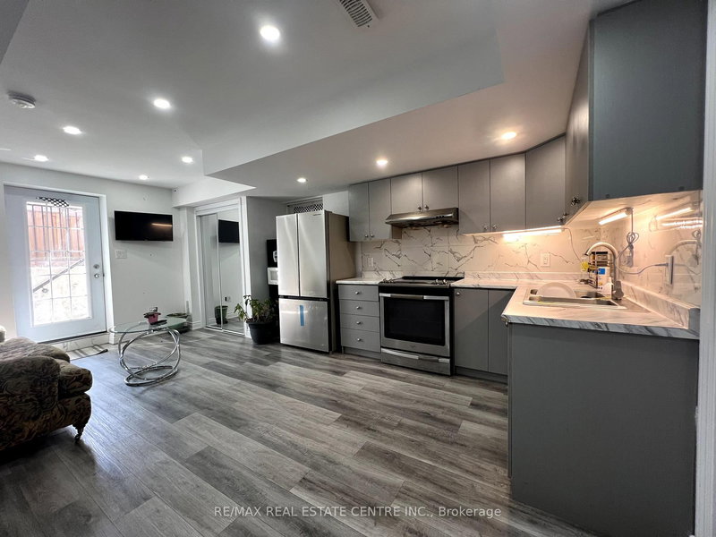 BSMT - 348 Mcdougall Crossing Cres, Milton, L9T 0N5 | Image 2