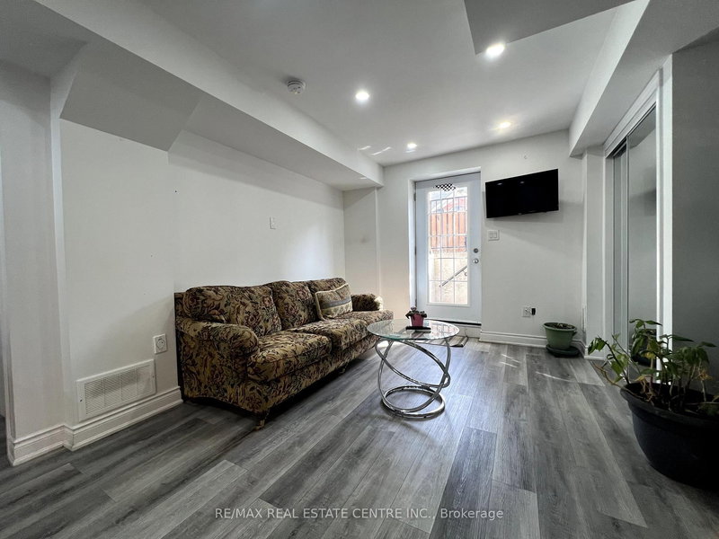 BSMT - 348 Mcdougall Crossing Cres, Milton, L9T 0N5 | Image 3