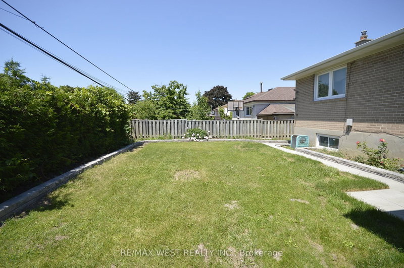 84 Kearney Dr, Toronto, M9W 5J8 | Image 2