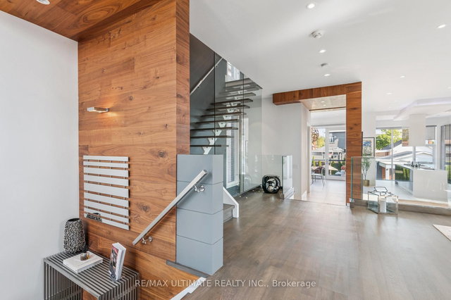 1139 Glengrove Avenue W