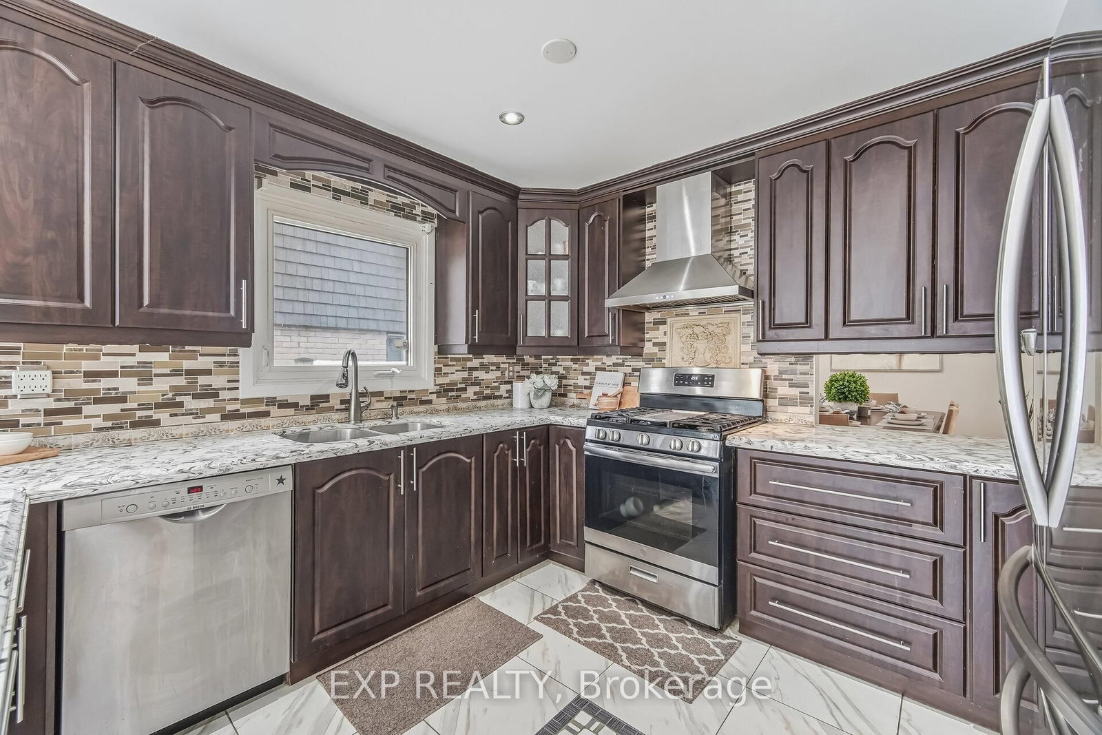 Detached House for sale at 53 Northampton Street, Brampton, Ontario, L6S 3Z6 - Westgate - MLS: W13011560