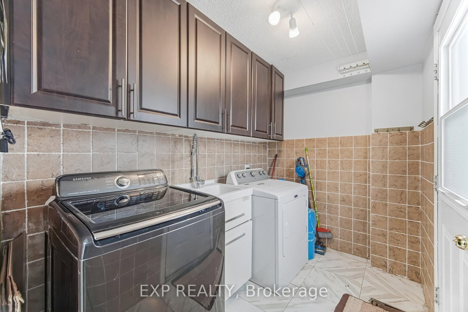 Detached House for sale at 53 Northampton Street, Brampton, Ontario, L6S 3Z6 - Westgate - MLS: W13011560