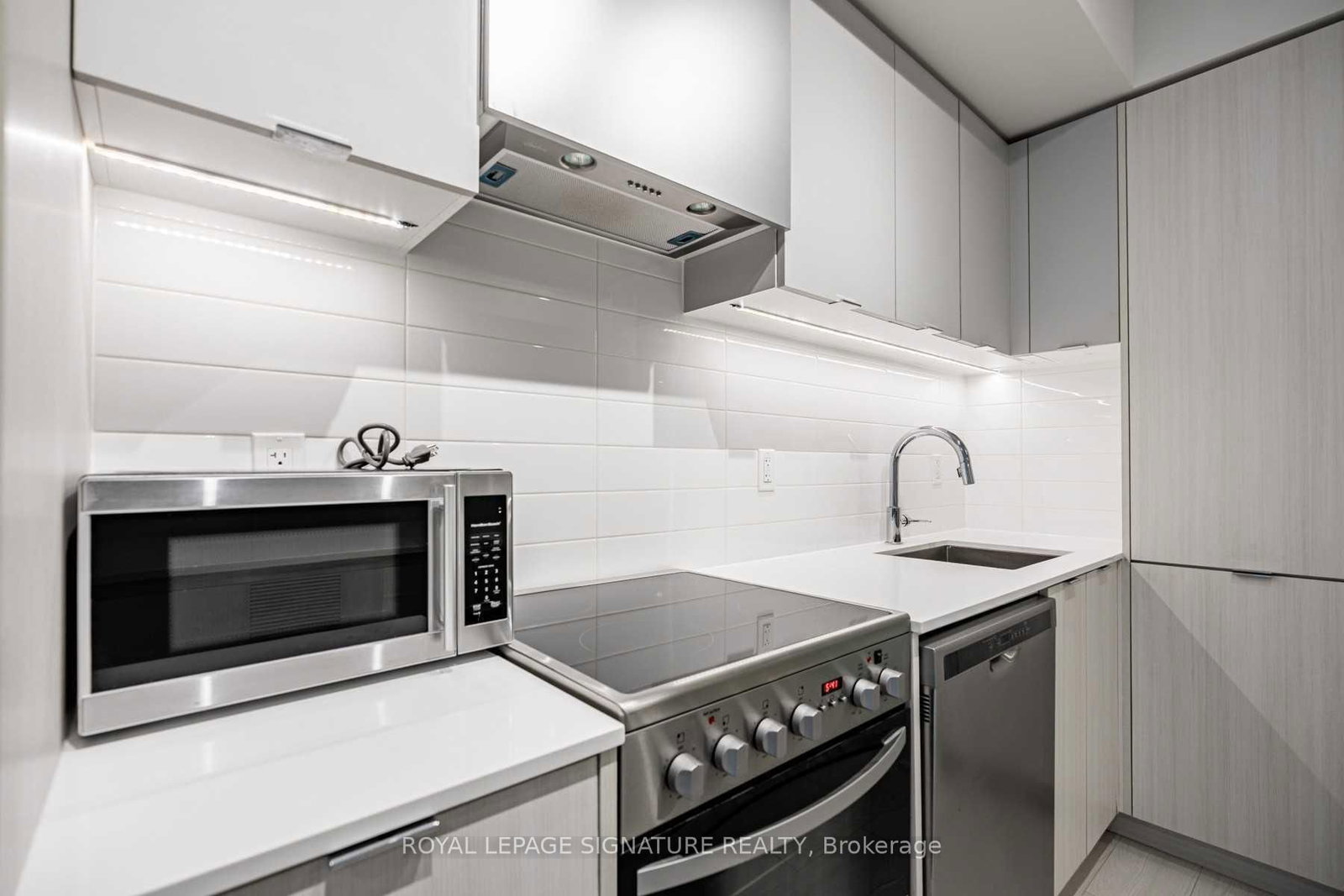 10 Gibbs Road, Unit 407 - Photo 11